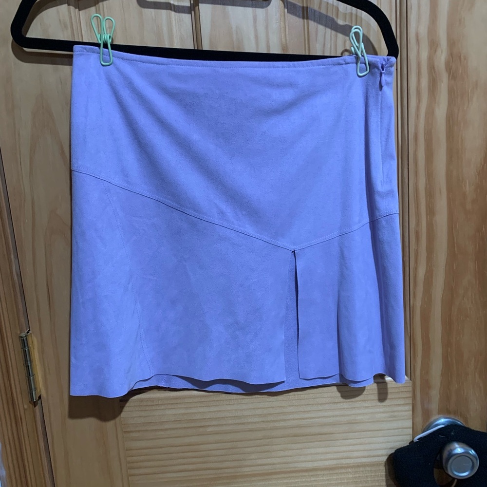 Sportstaff woman’s size 10 mini lavender skirt with fun slit in front